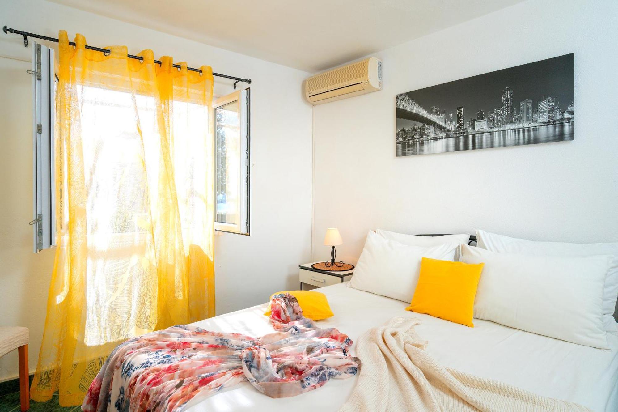 Apartments Lucic Хвар Екстериор снимка