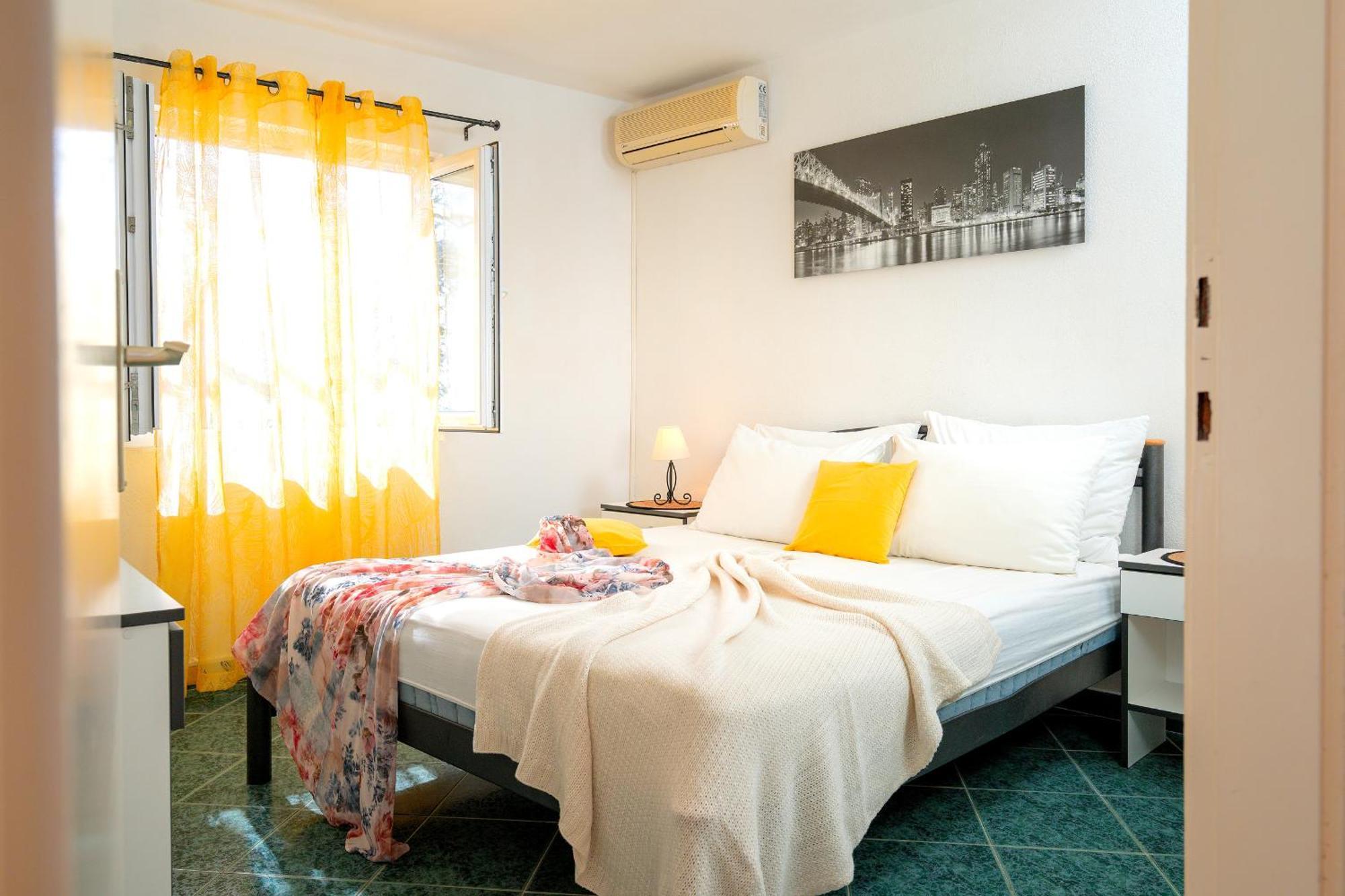 Apartments Lucic Хвар Екстериор снимка