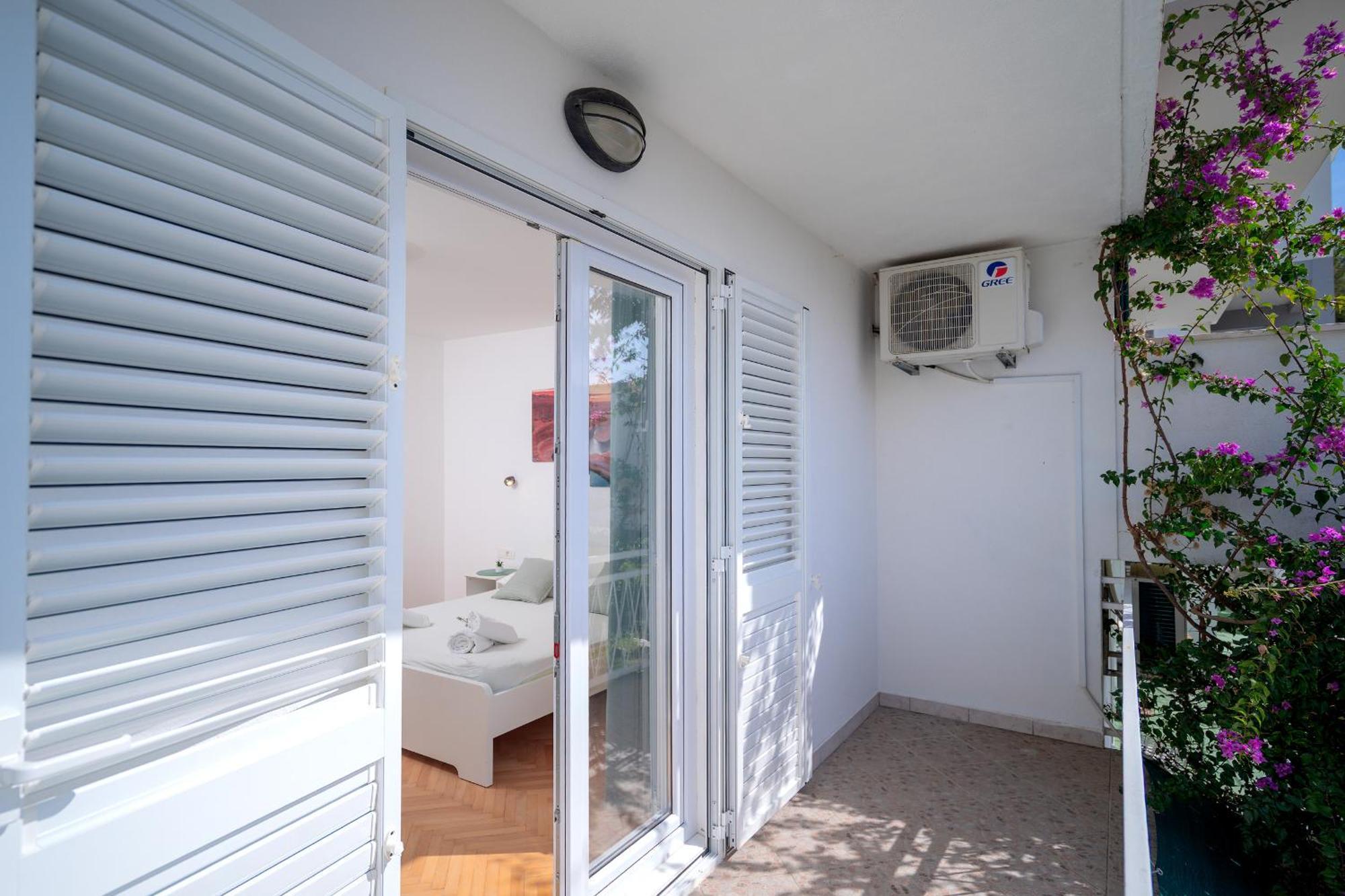 Apartments Lucic Хвар Екстериор снимка